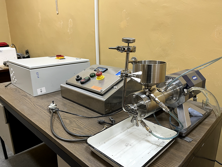 Laboratory unit for preparing composite armor materials